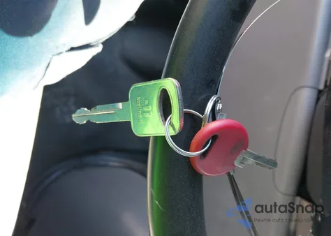 1998 Ford E-250 z USA, uszkodzony, nr VIN 1FTNE24L9WHA02881